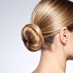 Madinga, bet pavojinga: kodėl populiari kuoduko šukuosena gali prišaukti ankstyvą nuplikimą?