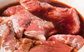 Šefas atskleidė paslaptį: šis metodas garantuoja sultingą mėsą net iš pigiausio gabalo