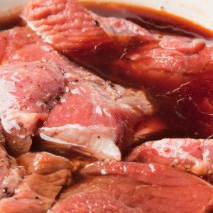 Šefas atskleidė paslaptį: šis metodas garantuoja sultingą mėsą net iš pigiausio gabalo