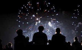 16 beprotiškų būdų švęsti Naujuosius metus kitose šalyse: nuo šokių iki nakties kapinėse