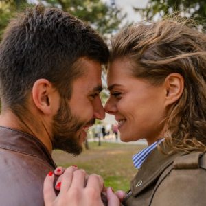 Jei norite turėti sėkmingus santykius, reguliariai kalbėkitės apie šiuos 9 dalykus