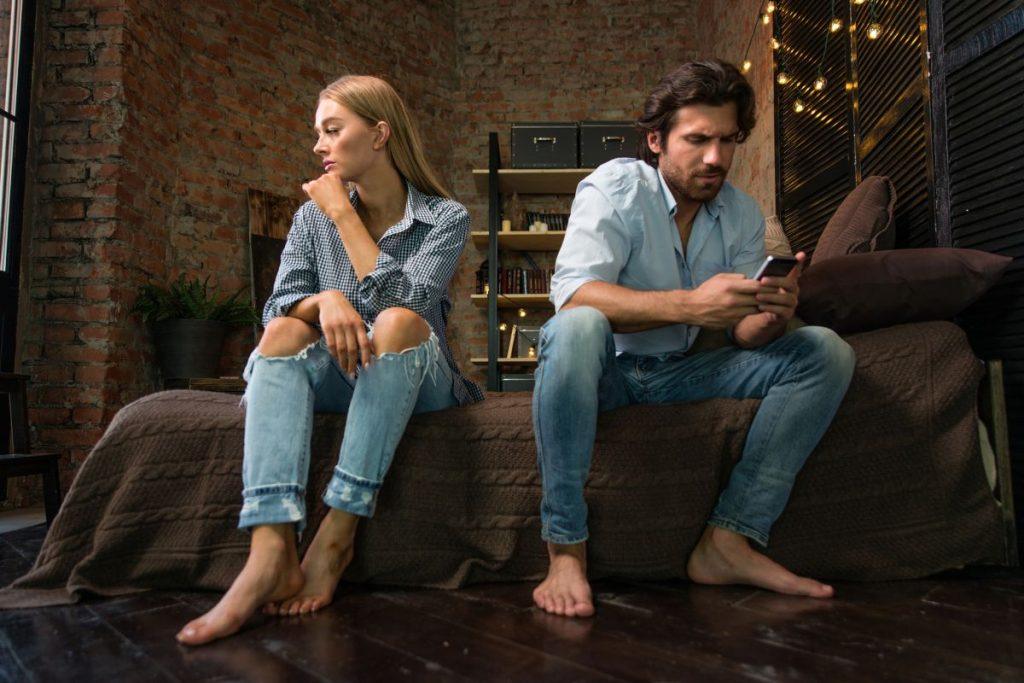 Daug porų nesulauks Kalėdų. Kodėl gruodis išsiskyrimų mėnuo? Šventinis laikotarpis - santykių išbandymas