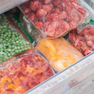 Daugelis vis dar klysta: šios šaldytos daržovės būna vertingesnės nei „šviežios“ parduotuvėje
