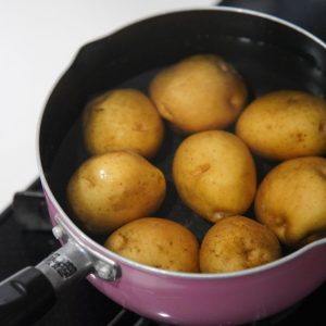 Dauguma verda bulves neteisingai: šis bulvių virimo būdas keičia skonį iš esmės!