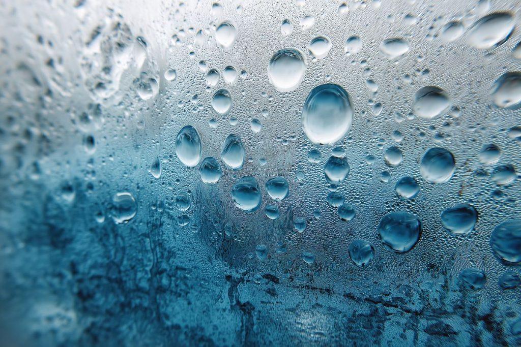 Ddvi priežastys, kodėl džiovyklė bute – blogiausias sprendimas. drėgmės perteklius namuose