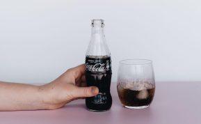 Dietiniai arba be cukraus gazuoti gėrimai: kuris pasirinkimas geresnis jūsų sveikatai?