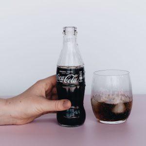 Dietiniai arba be cukraus gazuoti gėrimai: kuris pasirinkimas geresnis jūsų sveikatai?