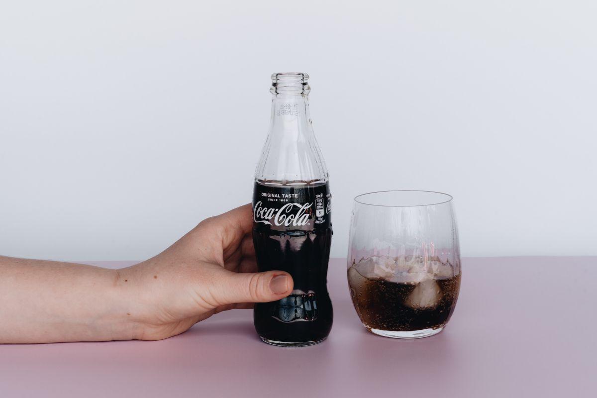 Dietiniai arba be cukraus gazuoti gėrimai: kuris pasirinkimas geresnis jūsų sveikatai?