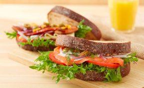 Dietologai įspėja: sveikiausia duona sumuštiniams – daugelis renkasi visai ne ją