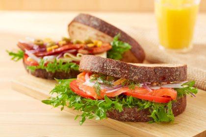 Dietologai įspėja: sveikiausia duona sumuštiniams – daugelis renkasi visai ne ją