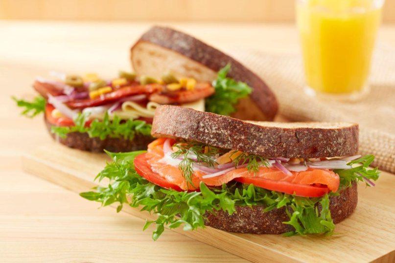 Dietologai įspėja: sveikiausia duona sumuštiniams – daugelis renkasi visai ne ją