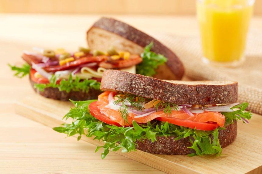 Dietologai įspėja: sveikiausia duona sumuštiniams – daugelis renkasi visai ne ją