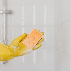 Dušo kabinos valymas: paprasti būdai, kad stiklas visada blizgėtų