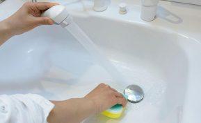 Efektyvi priemonė, padedanti ilgam įveikti kalkių dėmes vonios kambaryje