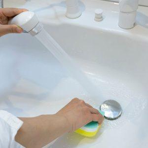 Efektyvi priemonė, padedanti ilgam įveikti kalkių dėmes vonios kambaryje