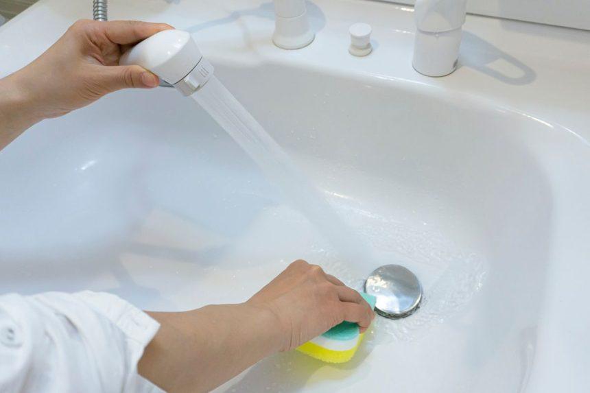 Efektyvi priemonė, padedanti ilgam įveikti kalkių dėmes vonios kambaryje
