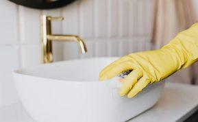Efektyviai išvalykite vonią ir nutekamuosius vamzdžius naudodami 3 paprastas tabletes