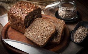 Štai kodėl saulėgrąžos duonoje pakeičia spalvą ir kada jų tikrai nereikia išmesti