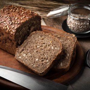 Štai kodėl saulėgrąžos duonoje pakeičia spalvą ir kada jų tikrai nereikia išmesti