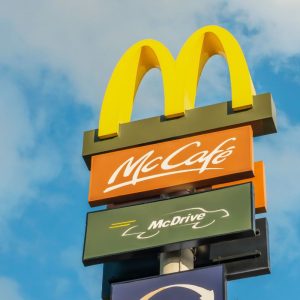 „McDonald’s“ darbo laikas Naujų išvakarėse ir sausio 1 Vilniuje, Kaune ir Klaipėdoje