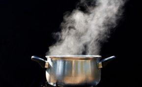 Įmeskite į puodą ir pavirkite 15 minučių: natūralus mišinys, kuris išnaikina net keptos žuvies kvapą.