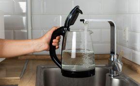 Įspėjimas visiems: Ar galima į virdulį pilti karštą vandenį iš čiaupo?