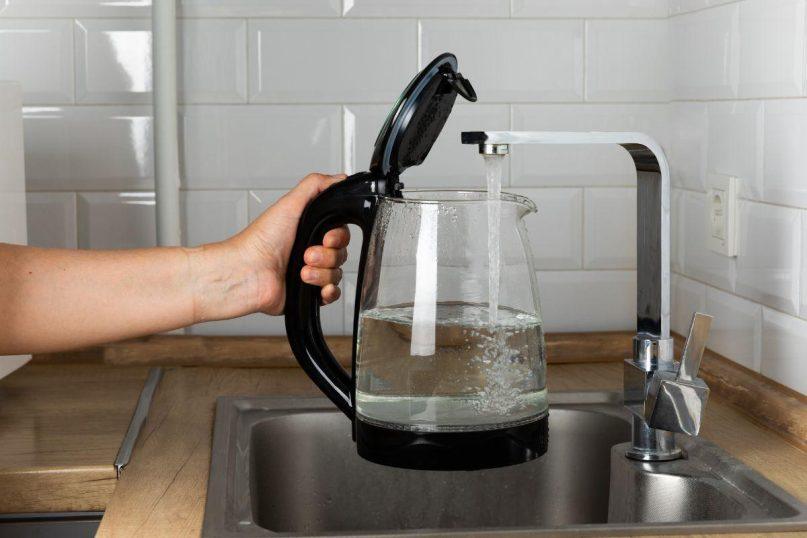 Įspėjimas visiems: Ar galima į virdulį pilti karštą vandenį iš čiaupo?