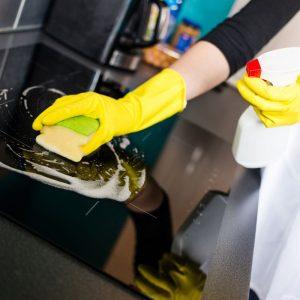 Itin pigus triukas leis nuvalyti riebalus nuo indų ir virtuvės plytelių akimirksniu