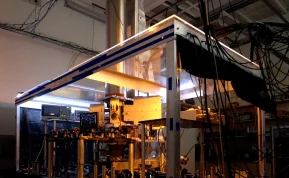 JAV laikas akimirkai „sulėtėjo“: galinga audra paveikė atominius laikrodžius