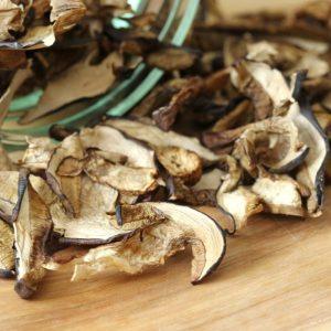 Jeigu džiovintus grybus mirkysite tokiame vandenyje, jie bus minkšti ir aromatingi. Puikiai tiks įdarams!