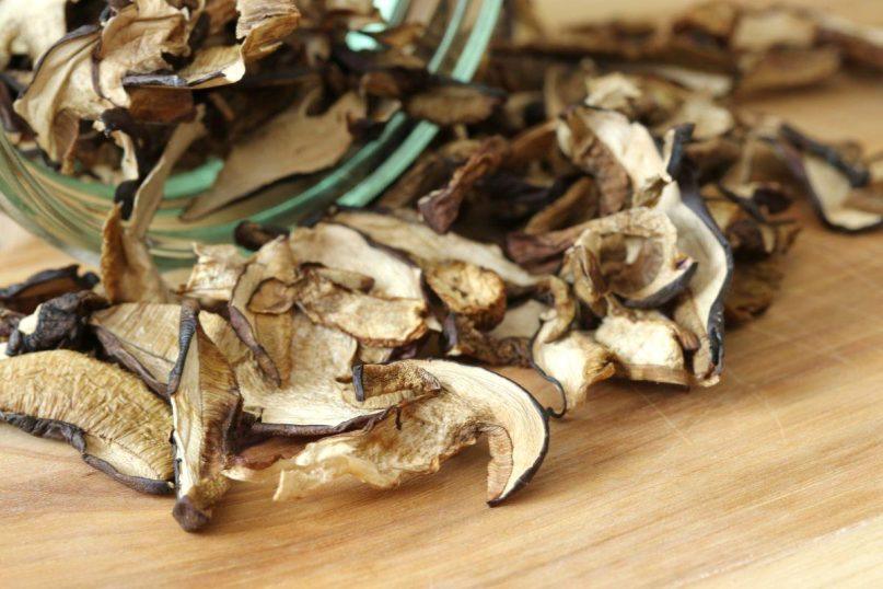 Jeigu džiovintus grybus mirkysite tokiame vandenyje, jie bus minkšti ir aromatingi. Puikiai tiks įdarams!