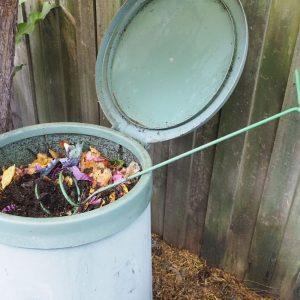 Jūsų kompostas skleidžia nemalonų kvapą? Šios kelios priemonės kvapą pašalins greičiau, nei manėte.