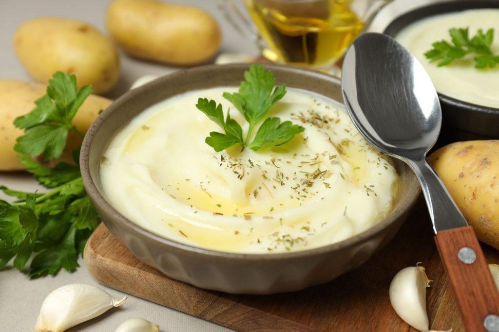 Ką daryti, jei bulvių košė tapo lipni?