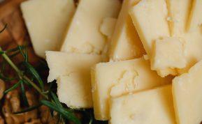 Ką iš tikrųjų reiškia nenugalimas sūrio noras: jūsų organizmas jums siunčia svarbius signalus