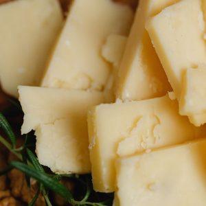 Ką iš tikrųjų reiškia nenugalimas sūrio noras: jūsų organizmas jums siunčia svarbius signalus