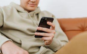 Ką rodo jūsų išmaniojo telefono laikymo būdas?