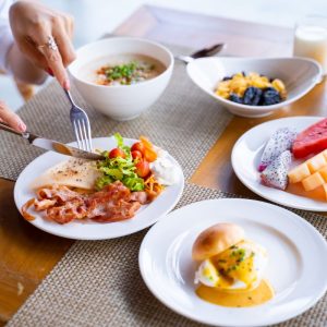 Kada geriausia valgyti pusryčius, jei jūsų cholesterolio kiekis padidėjęs: mitybos specialistų nuomonė