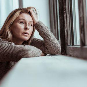 Kai moteris nustoja mylėti savo vyrą, ji pradeda patirti šiuos 8 dalykus