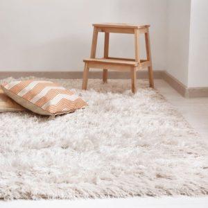 Kaip atnaujinti kilimą ir atsikratyti nemalonaus kvapo? Paprasti, tačiau veiksmingi patarimai