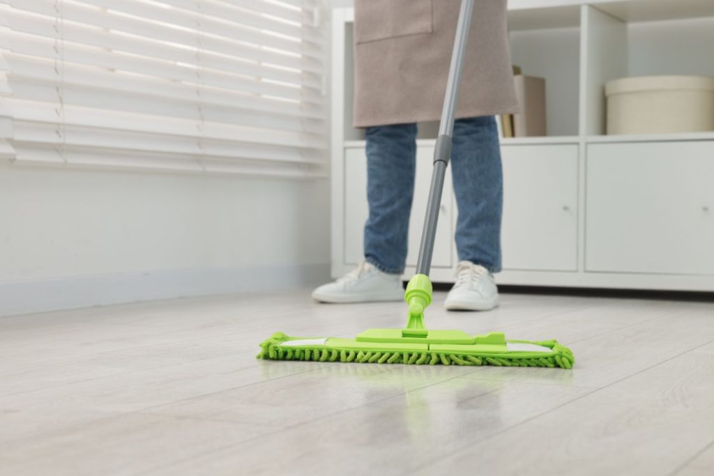 Kaip dažnai plauti grindis atliekant generalinį valymą