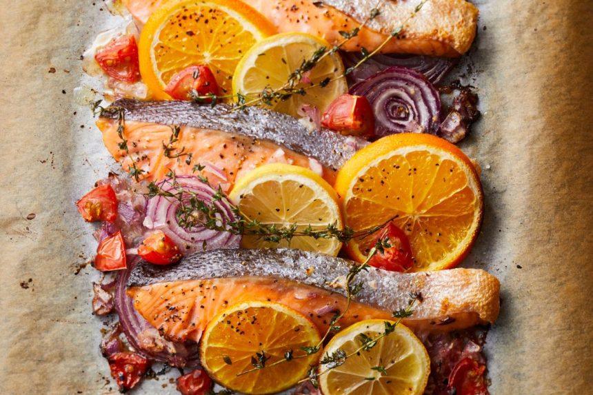 Kaip išsirinkti tikrai šviežią lašišą Kūčių vakarienei ir neapsigauti? Eksperto patarimai.