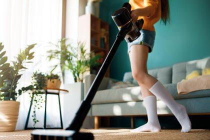 Kaip išsiurbti grindis be dulkių siurblio? Tai tikrai įmanoma!