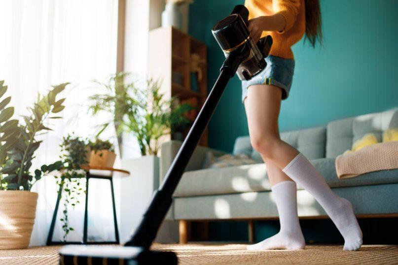 Kaip išsiurbti grindis be dulkių siurblio? Tai tikrai įmanoma!