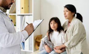 Kaip išvengti ašarų ir histerijos: tėvų klaidos, dėl kurių vaikai bijo gydytojų!