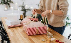 Kaip pakuoti dovanas: patarimai, kurie nustebins