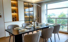 Kaip tinkamai tvarkyti valgomojo stalą, kad pritrauktumėte sėkmę ir išvengtumėte problemų