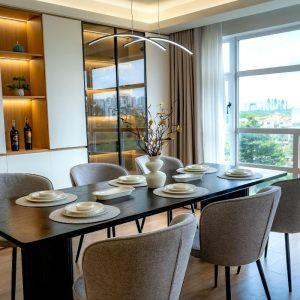 Kaip tinkamai tvarkyti valgomojo stalą, kad pritrauktumėte sėkmę ir išvengtumėte problemų