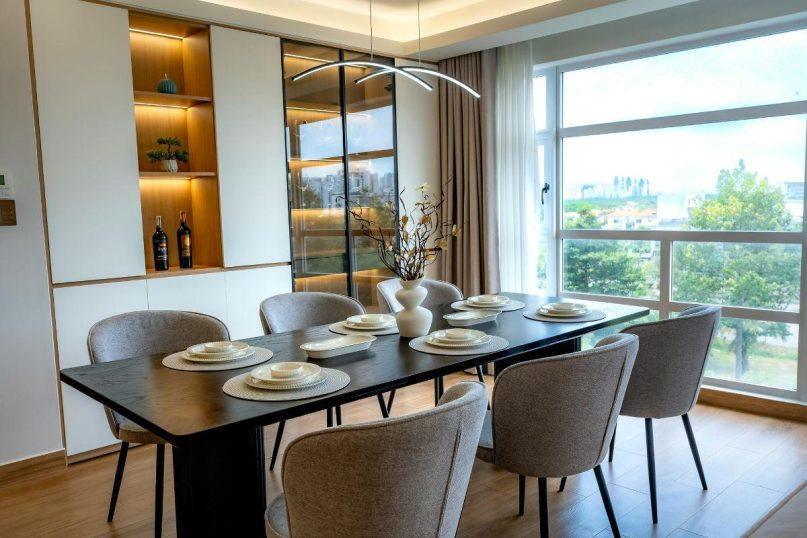 Kaip tinkamai tvarkyti valgomojo stalą, kad pritrauktumėte sėkmę ir išvengtumėte problemų