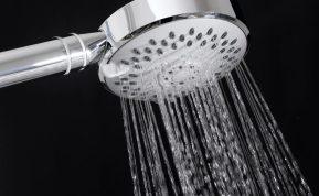 Kaip valyti dušo galvutę? Populiarus patarimas!