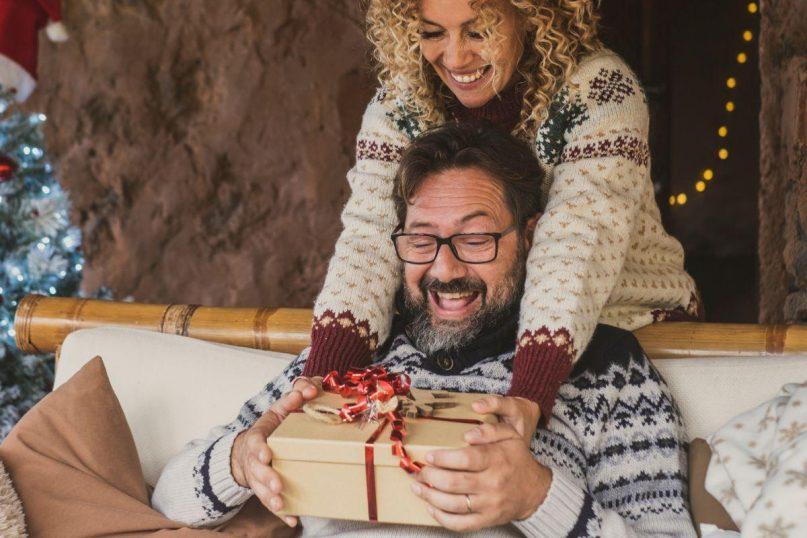 Kalėdinės dovanos vyrams 2025: geriausi pasiūlymai iki 50 €